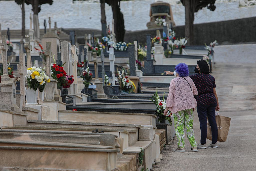 Cementerio de Los Remedios de Cartagena en el Día de Todos los Santos