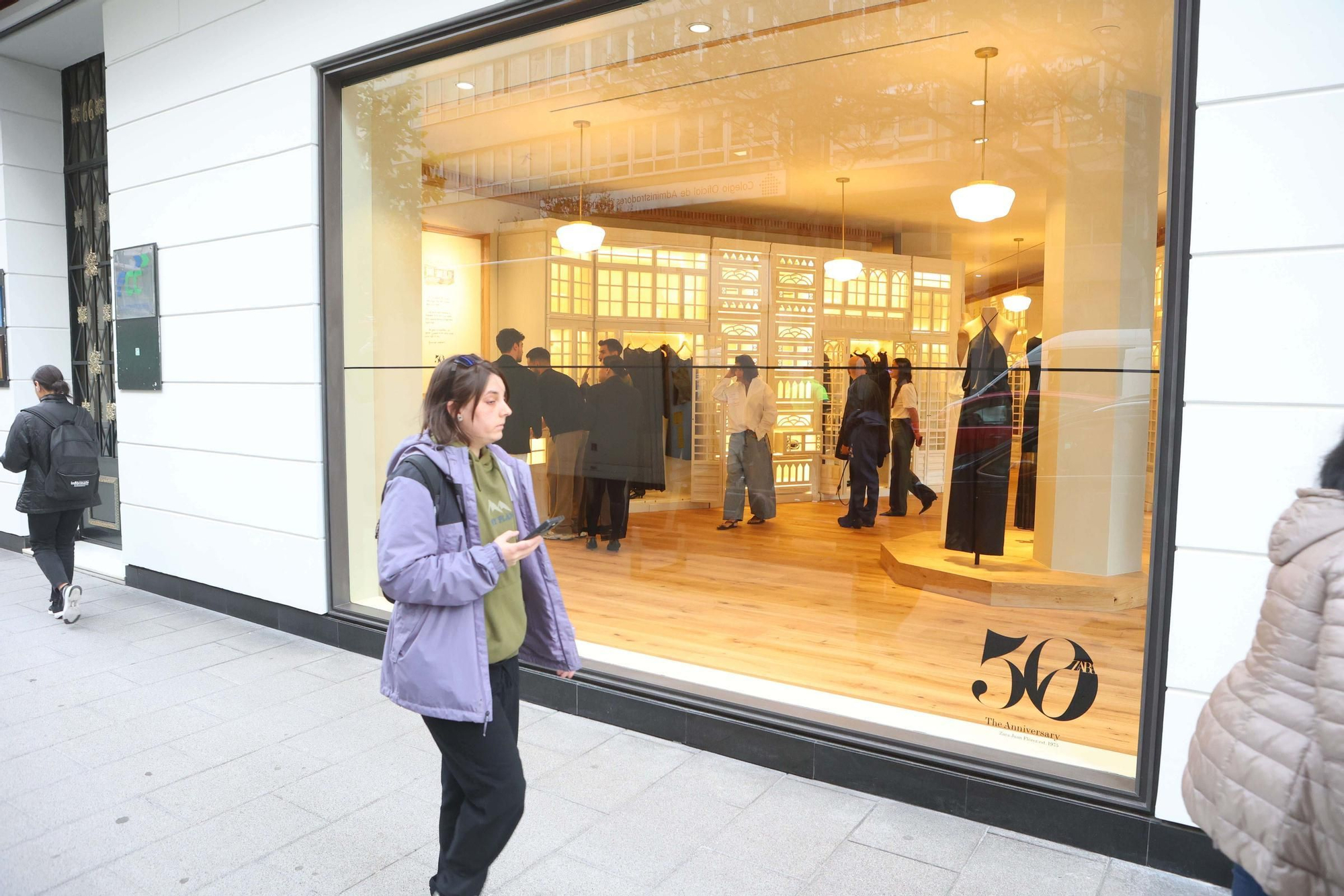 Reinauguración de la primera tienda de Zara: un homenaje a la Marina y una colección exclusiva