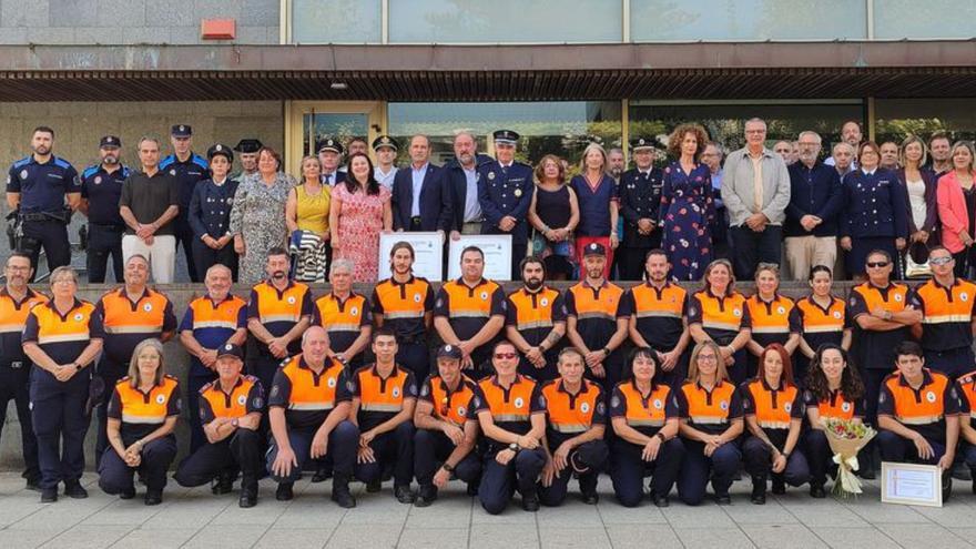 Efectivos de Protección Civil, en un acto en Cangas. | S.Á.