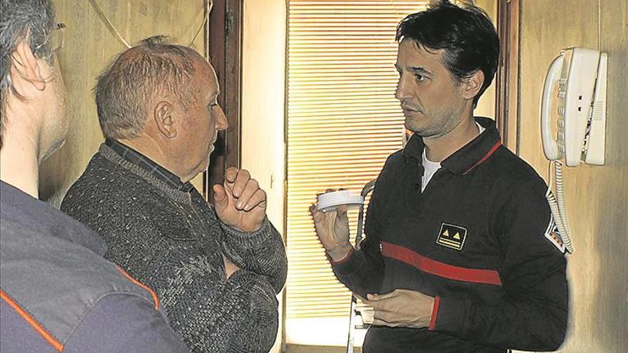 Diputación dota de más de 300 detectores de humo a mayores