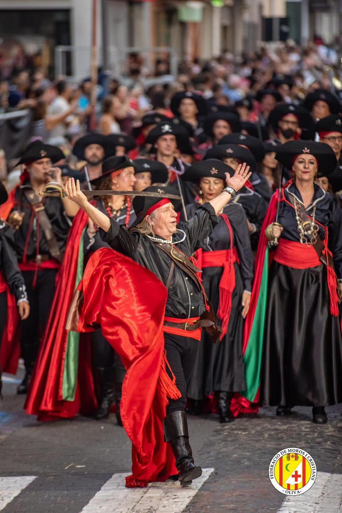 Oliva vive con la máxima pasión las fiestas de Moros i Cristians 2026: Vecinos y turistas disfrutan de la espectacularidad de los actos