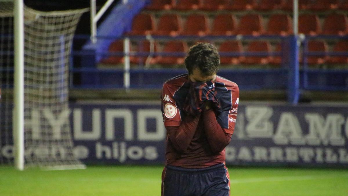 Fran Cruz, defensa central del Extremadura