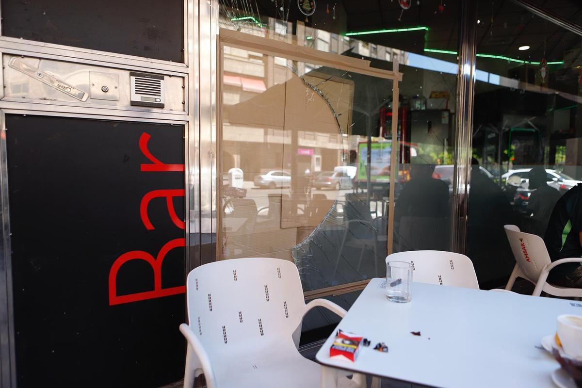 Robo a golpe de alcantarilla en un bar de la calle Terminillo, en el barrio de Delicias.