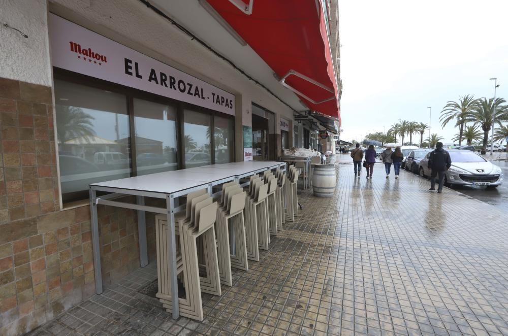 Estado del paseo marítimo del Port de Sagunt por el temporal