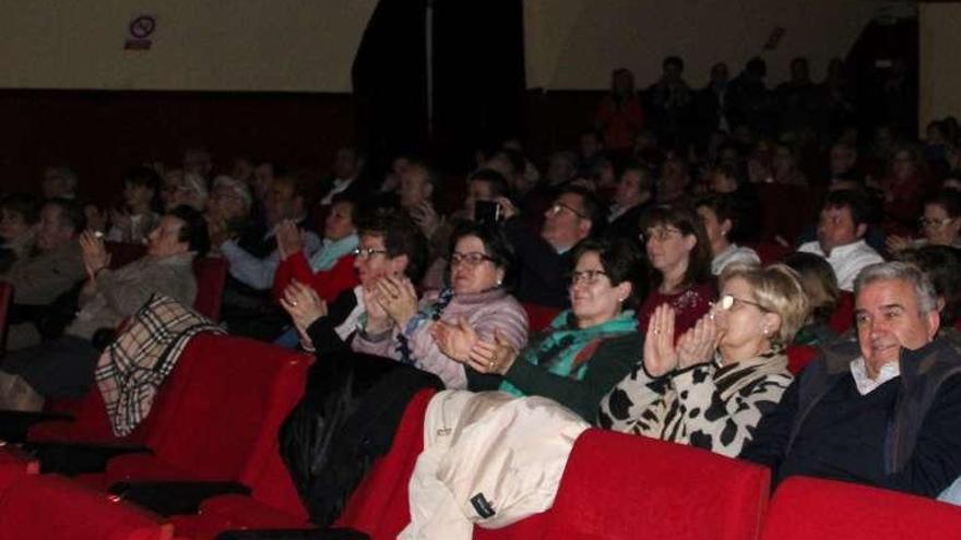 Público asistente a la gala en el Teatro Municipal.