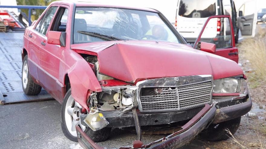 Atascos por accidentes en la autopista y en una carretera de Agüimes