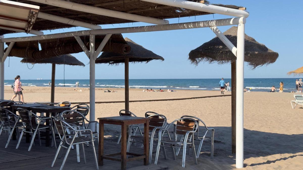 Todo listo para abrir los chiringuitos de la Patacona