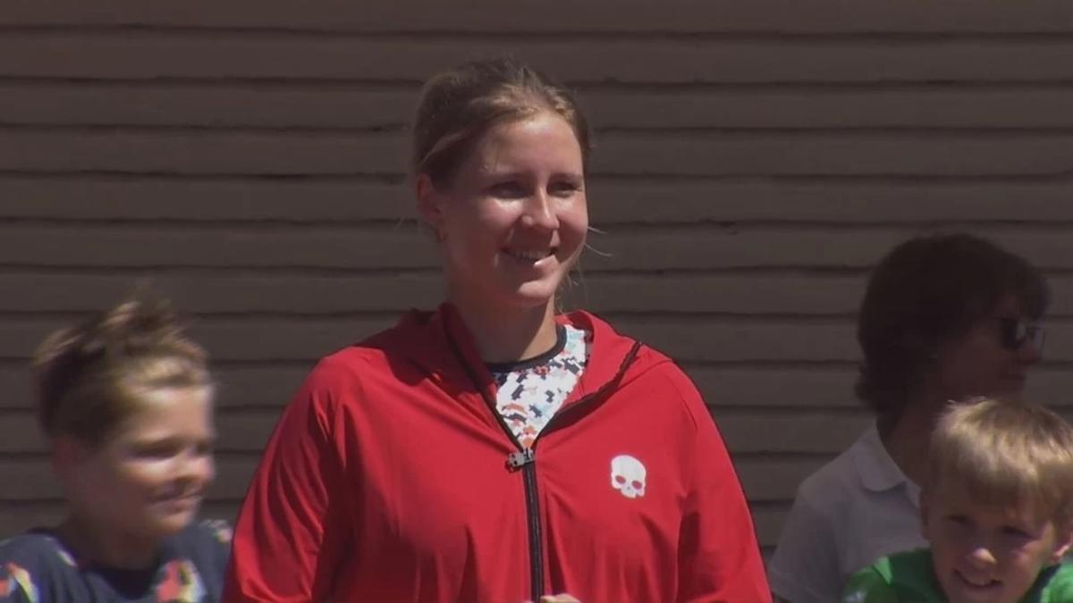 La rusa Zakharova, tras la finalización del torneo en el que se proclamó campeona.