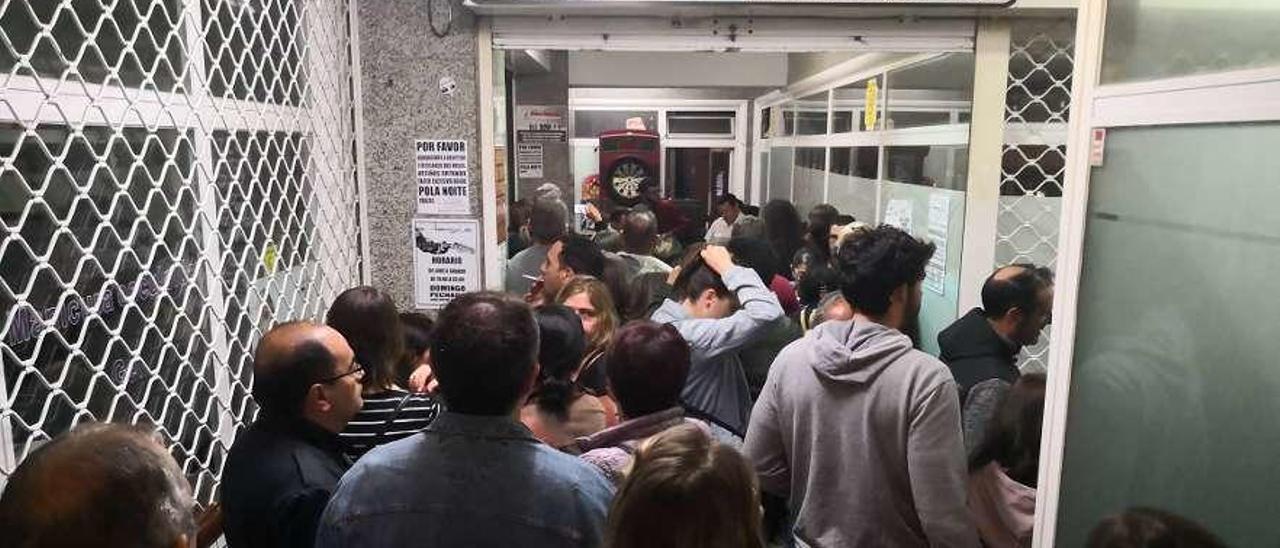 Asistentes a la celebración con motivo del cierre de A Tasca celebrada el pasado martes.