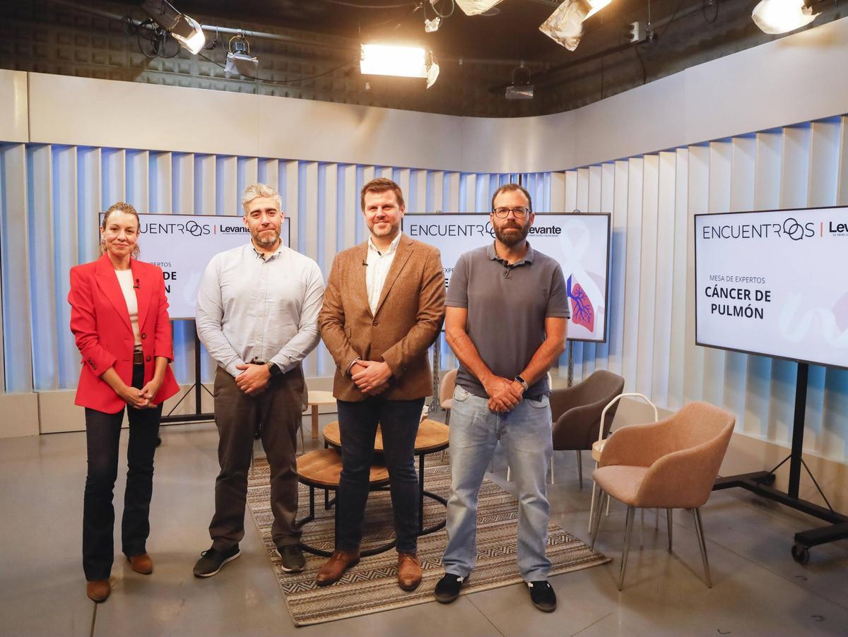 Silvia Tomás junto a los tres doctores expertos