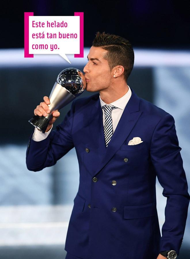 Cristiano Ronaldo bien contento con su premio 'The Best'
