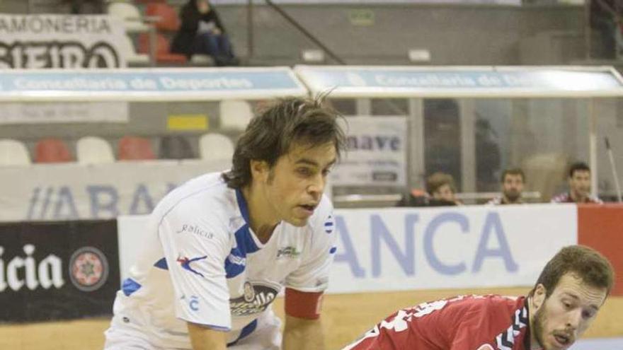 Jordi Bargalló, con la bola en el partido de ayer.