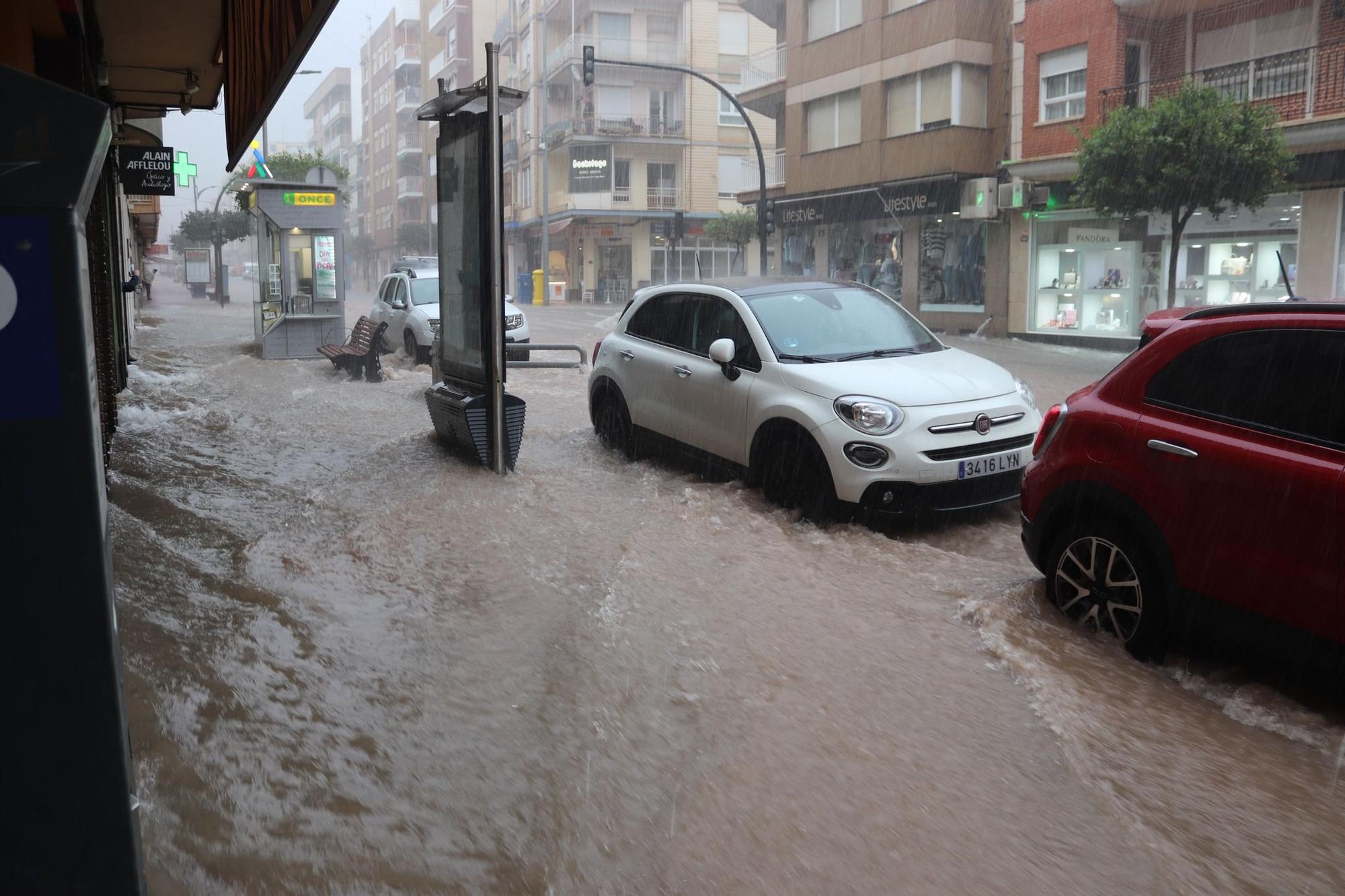 Las imágenes que deja el temporal de lluvias este martes en Águilas