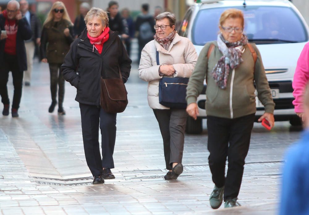 Bajada de temperaturas generalizada que se deja sentir en las calles de Málaga, aunque sin riesgo de precipitaciones