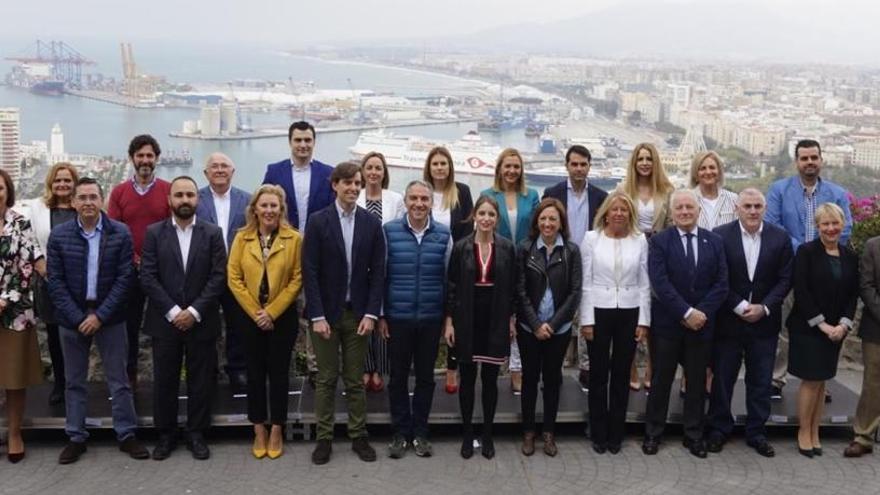 Foto de familia de la candidatura del PP de Málaga al Congreso y Senado en las elecciones del 28 de abril.