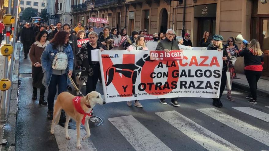 Gijón se suma a las protestas contra la caza con perros