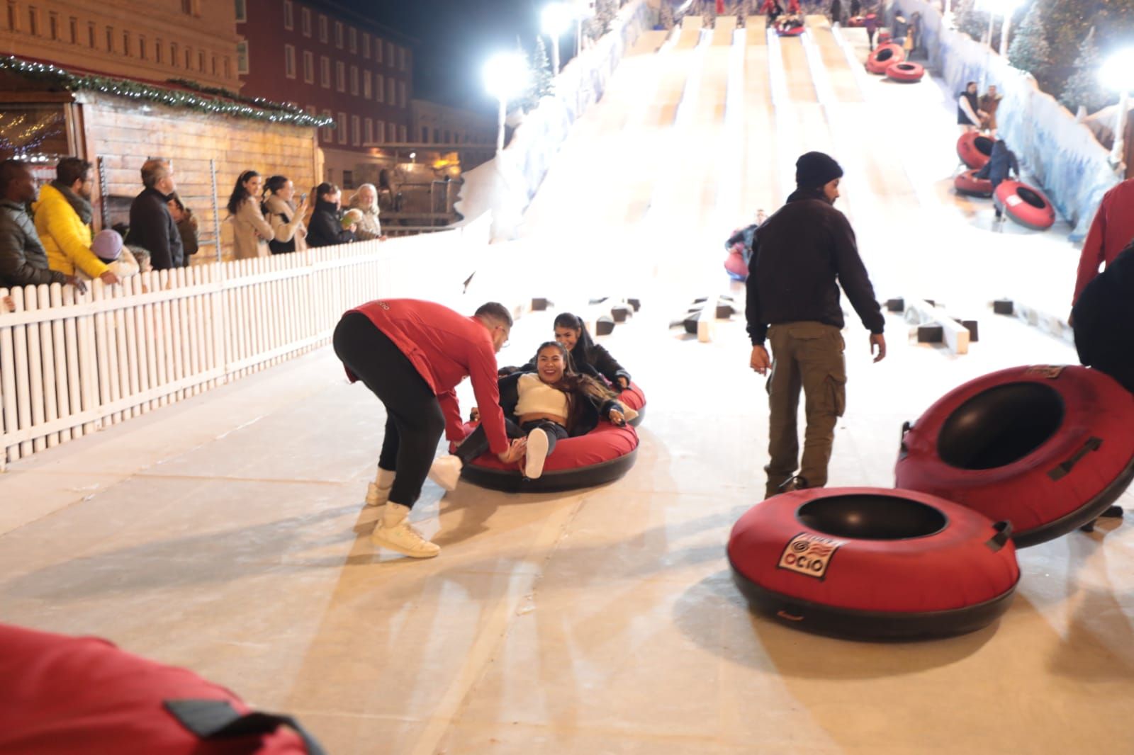 En imágenes | Zaragoza ya brilla por Navidad