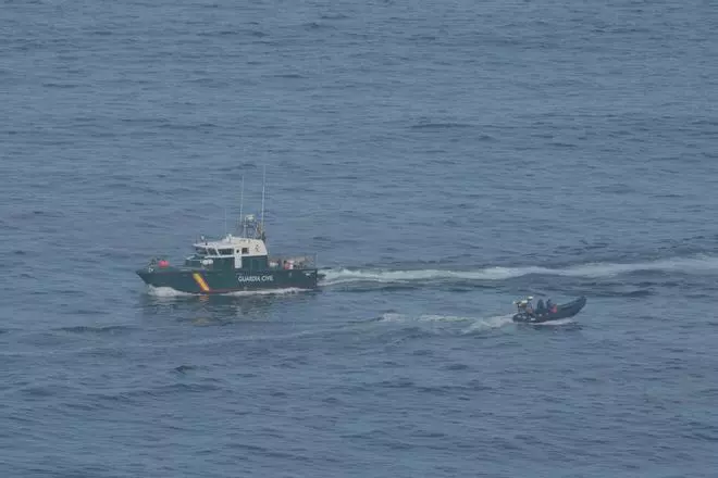 Refuerzan la búsqueda del desaparecido en la Costa da Vela