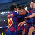 Los jugadores del Barça celebran un tanto ante el Newcastle
