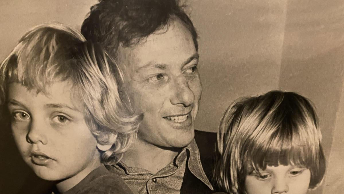Recuerdos de familia de Clifford Irving y Edith Sommer con sus hijos Ned y Barbaby