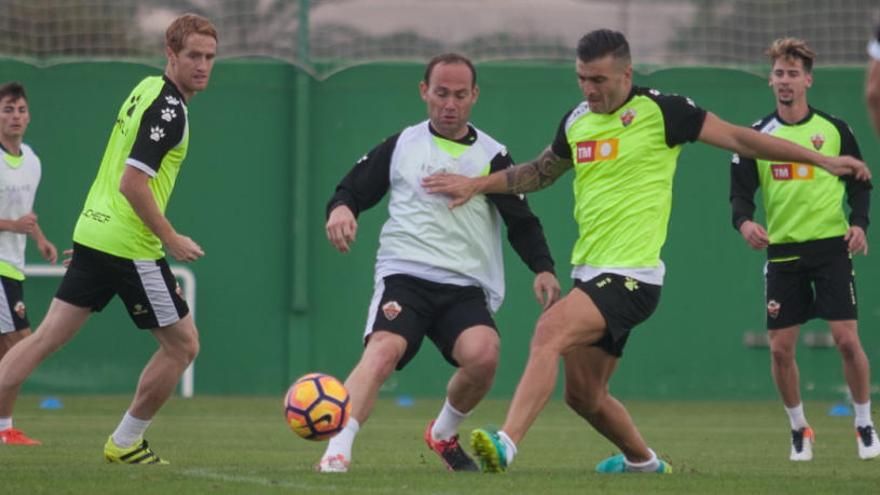 Armando, durante el entrenamiento, puede incluso ser titular mañana ante el Valladolid