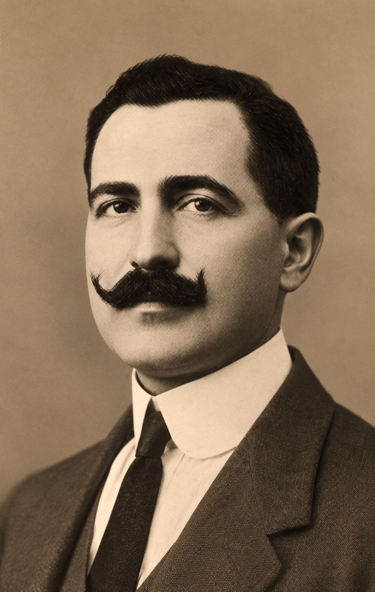 Carlos Galiana Manresa, alcalde.