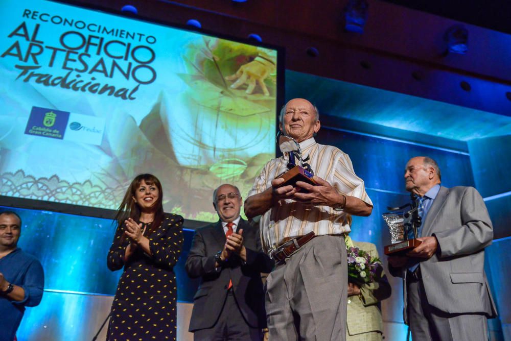 Los artesanos son homenajeados por el Cabildo