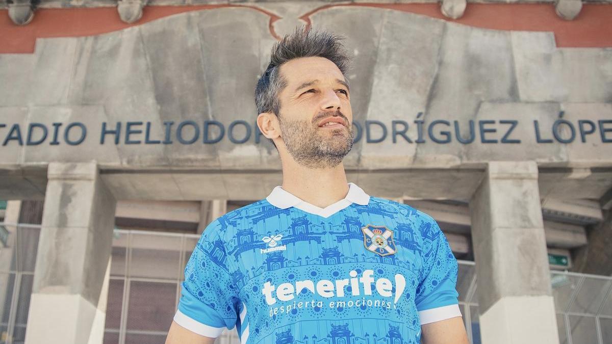 Equipación conmemorativa por el centenario del Estadio Heliodoro Rodríguez López