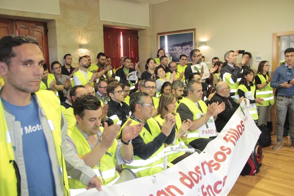 Pleno bronco en Poio por las protestas de los trabajadores de Ence