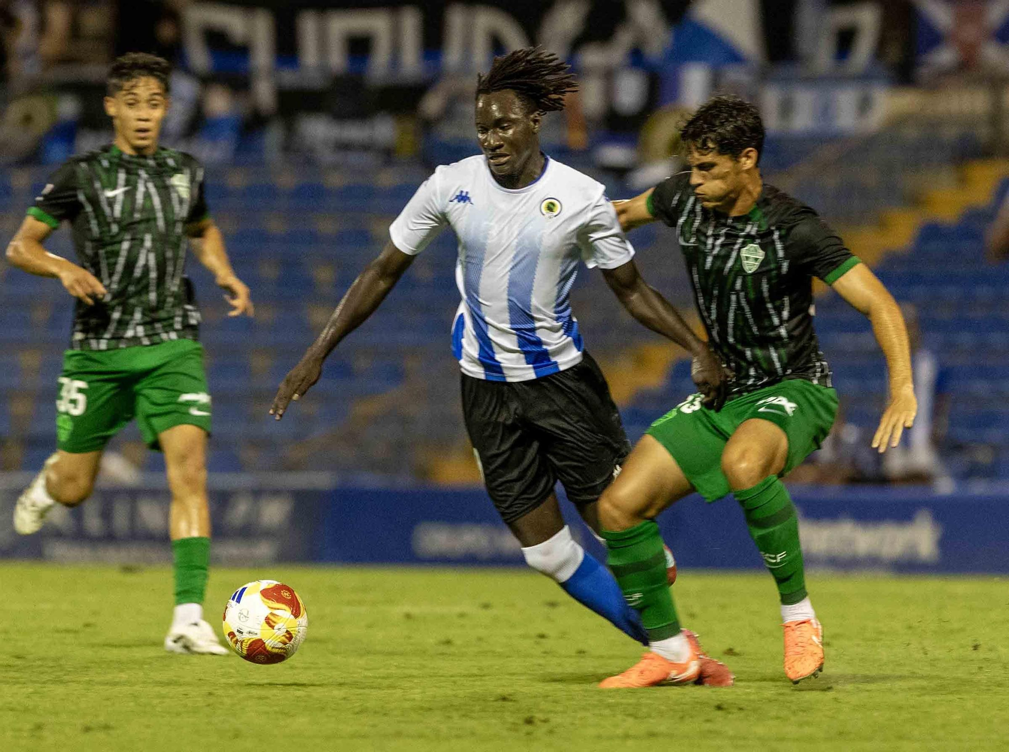 El Hércules se impone 2-0 al Elche en un derbi de nivel en el Rico Pérez