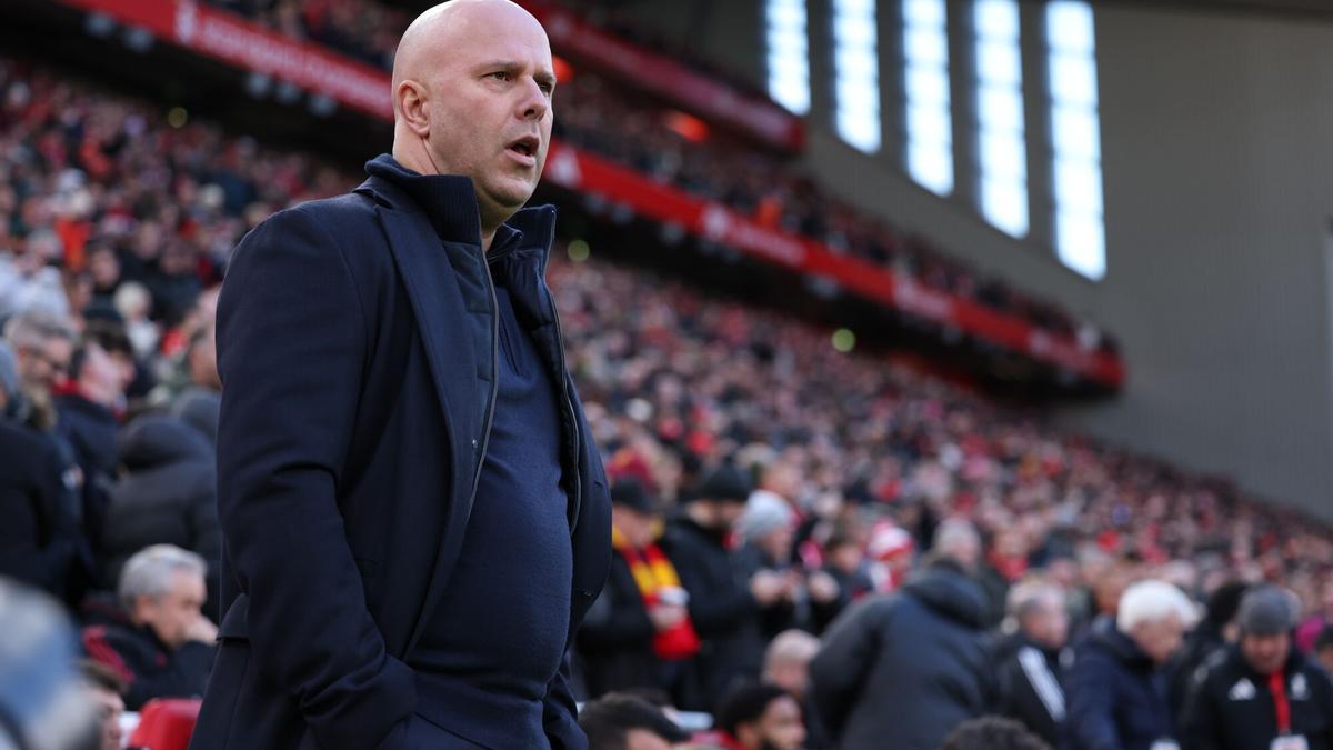 Slot bromea sobre Xabi: "Me llamó y dice que viene el seis meses"