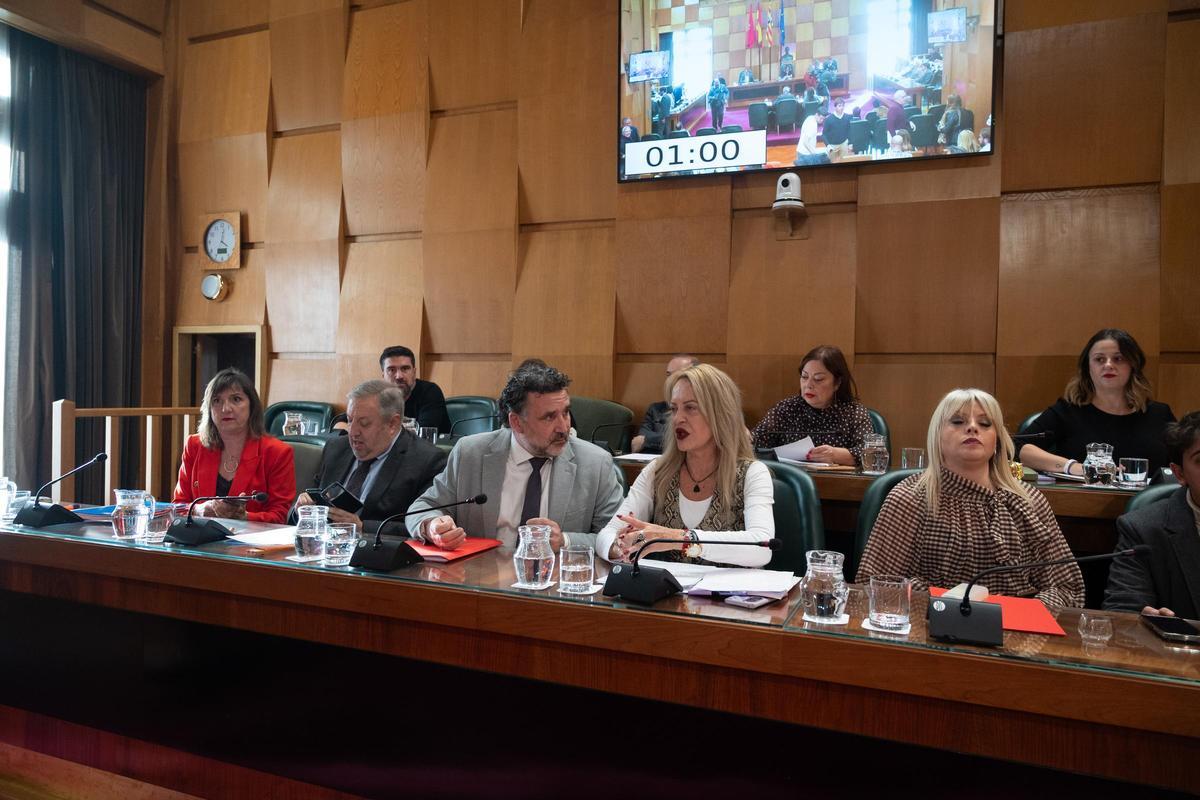 La bancada socialista, en el último pleno del Ayuntamiento de Zaragoza.