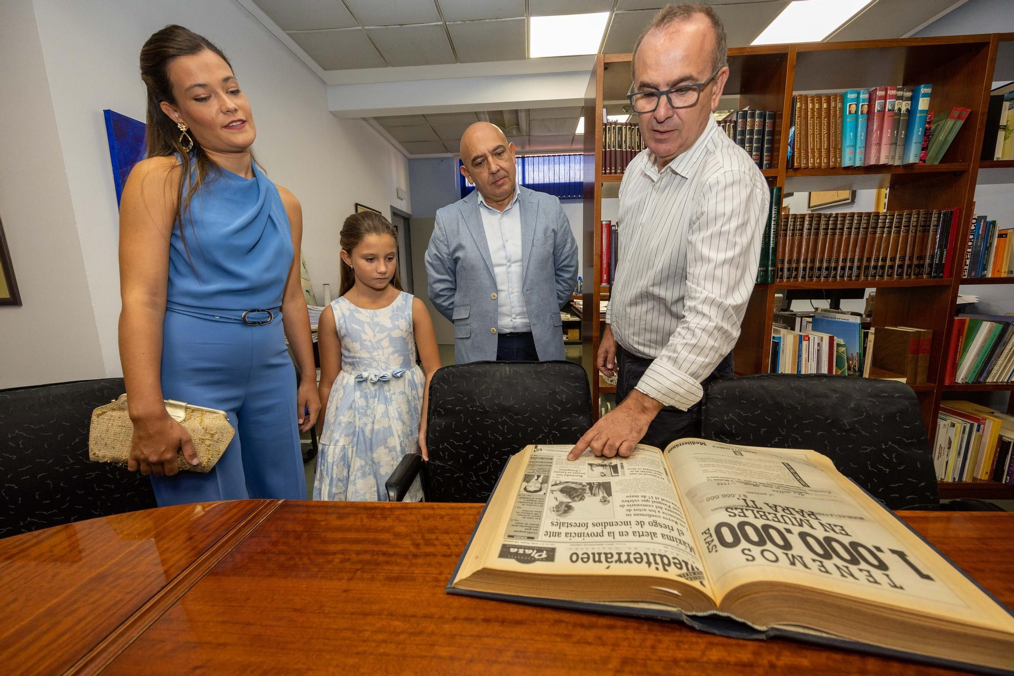 Visita de les reines de les festes a Mediterráneo i les claus de Collazos al front de la Junta