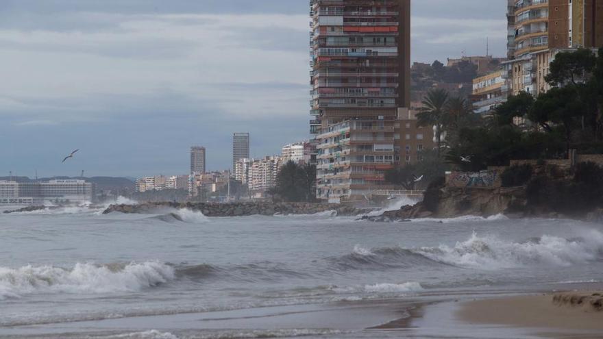 Alicante, en aviso amarillo por oleaje