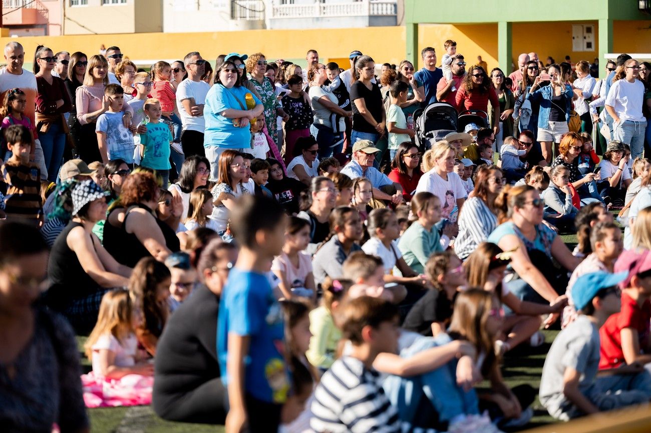 Miles de personas llenan de ilusión el Estadio de Barrial en la llegada de los Reyes Magos