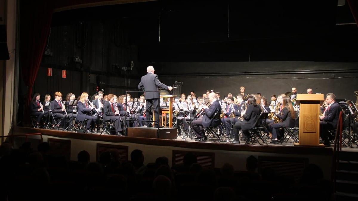 Concierto del Medio Año Festero 2022 a cargo de la AEM ‘La Nova’ de L’Olleria.