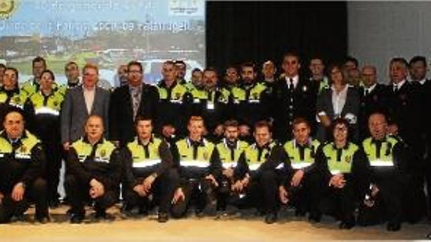 Agents i comandaments de la Policia Local amb l&#039;alcalde i el regidor de Seguretat Ciutadana, Lluís Pujol.
