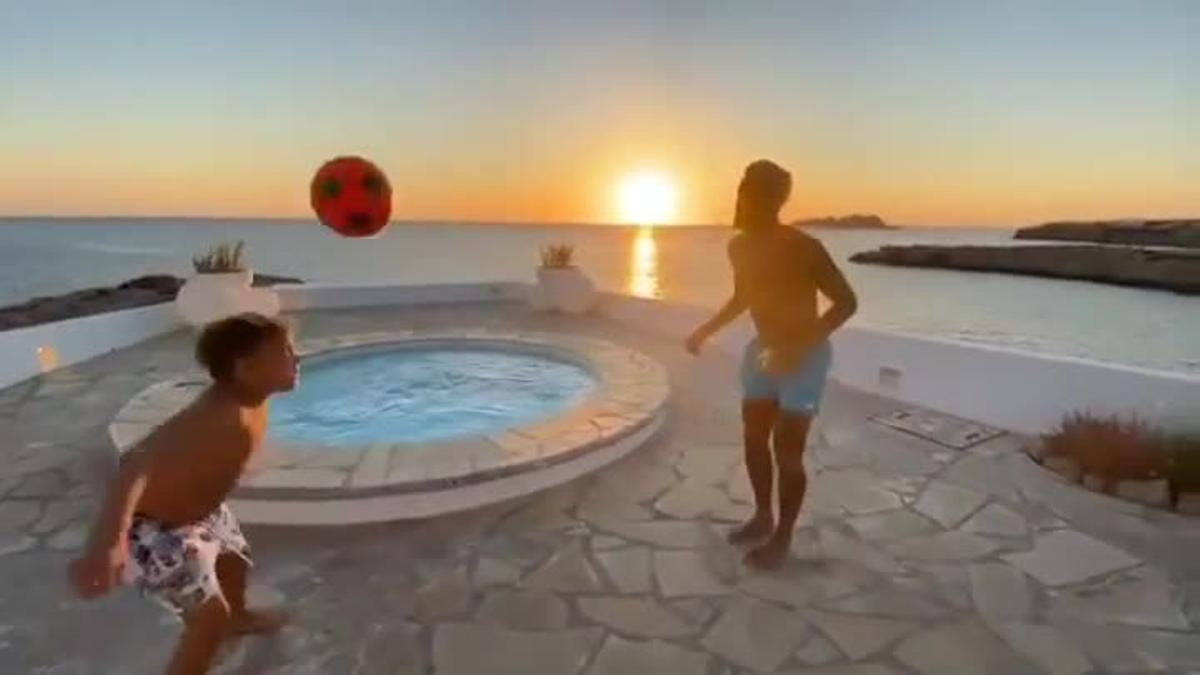 Neymar Jr. y su hijo se lo pasan en grande en Ibiza