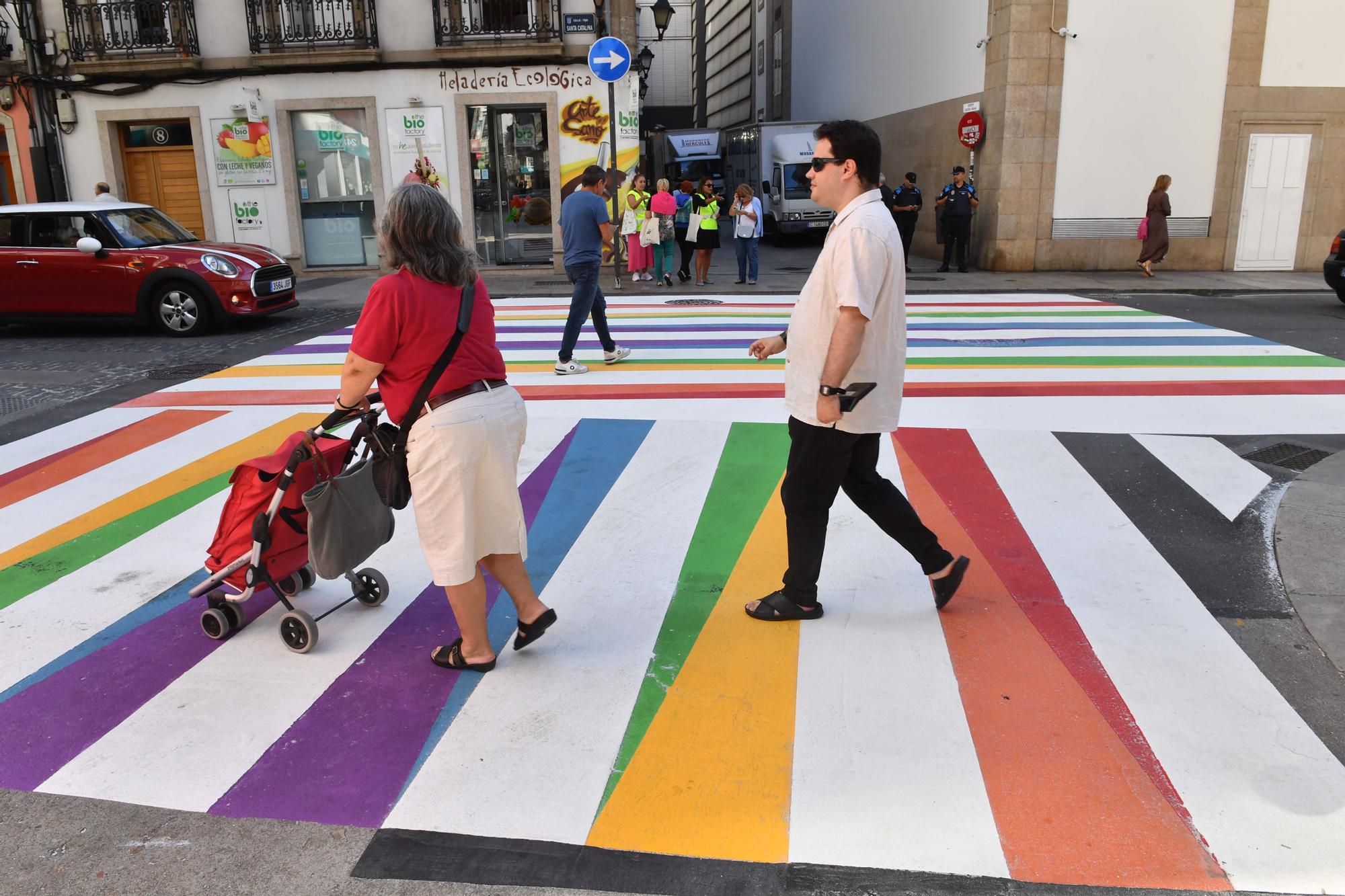 Durán Loriga estrena un paso peatonal con los colores de la bandera LGBTI