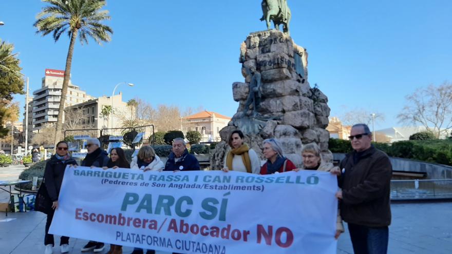 La plataforma de las canteras de Establiments exige a Cort que promueva la compra de sa Garrigueta y Can Rosselló