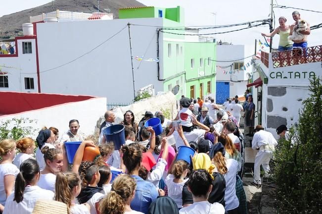 Traida Infantil del Agua de Lomo Magullo 2016