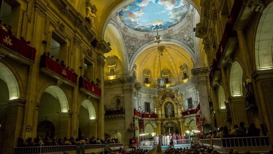 Una de las representaciones del Misteri en la basílica de Santa María.