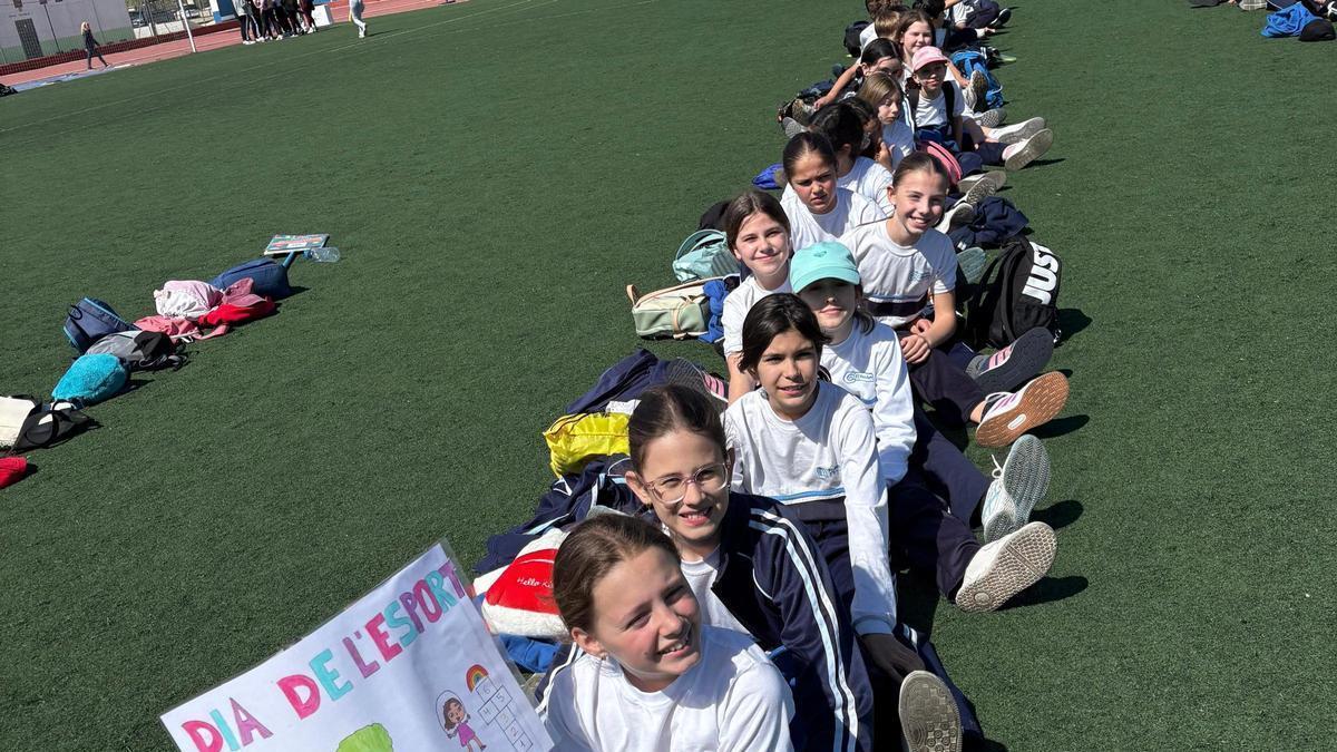 Alumnos del Colegio El Rebollet de Oliva en el Dia de l'Esport