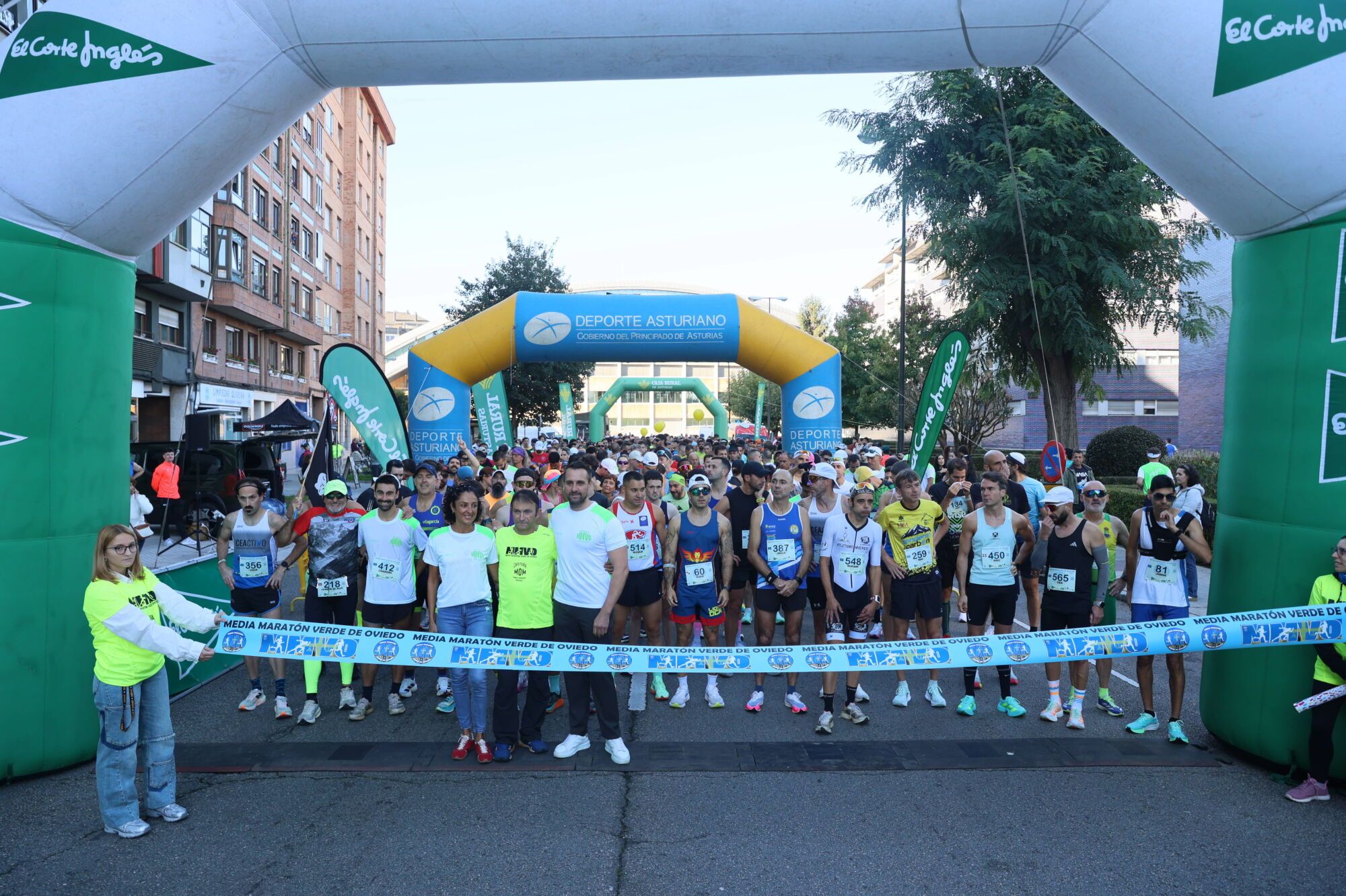Marco García y Lola Pérez reinan en una media maratón “de récord” en Oviedo