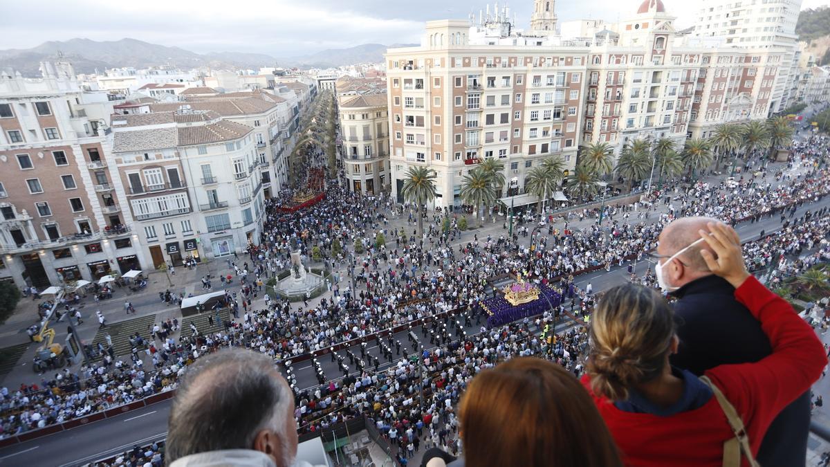 Procesión Magna en Málaga | Exaltación, Gitanos y Sangre se encuentran en la Alameda