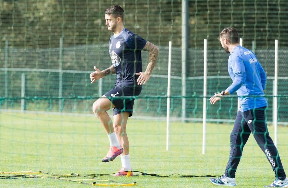 Toda la plantilla está a disposición de Gaizka Garitano, a excepción de Joselu, que, ya se ejercita en el readaptador. Florin Andone se retiró de la sesión antes que sus compañeros.