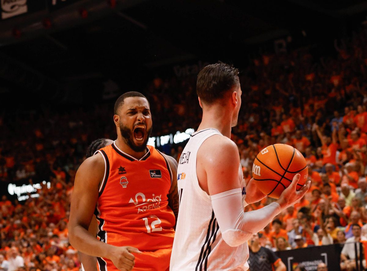 Tercer partido de la final de la Liga Endesa entre el Valencia Basket y el Real Madrid de hace un mes, último encuentro en el que el equipo valenciano llevó Luanvi.