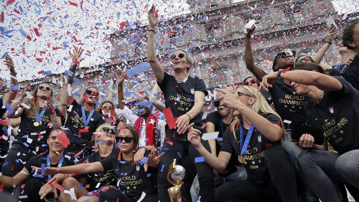 Megan rapinoe celebra en el City Hall de Nueva York el triunfo en el Mundial.