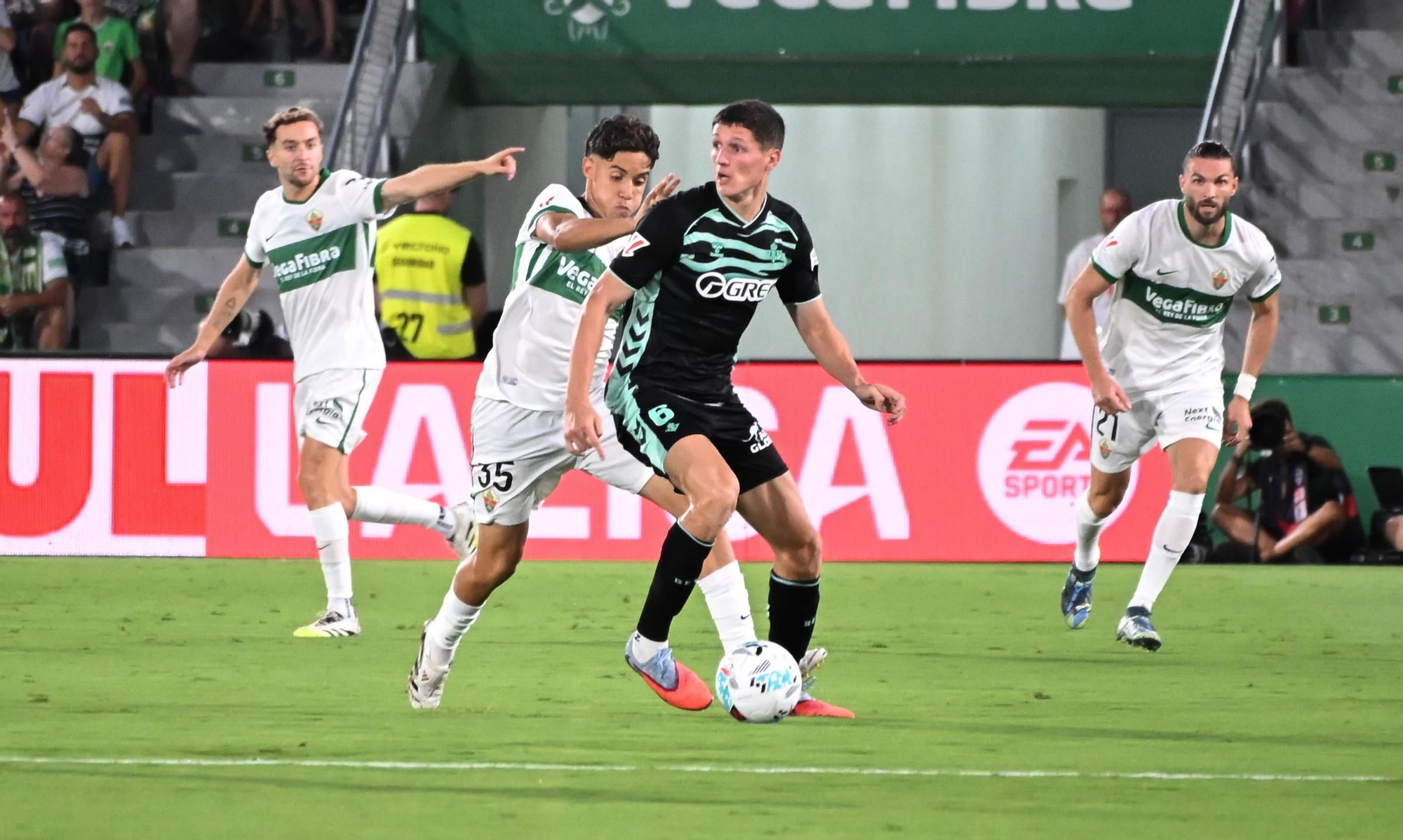 El Elche vuelve a Primera División con un empate frente al Betis (1-1)