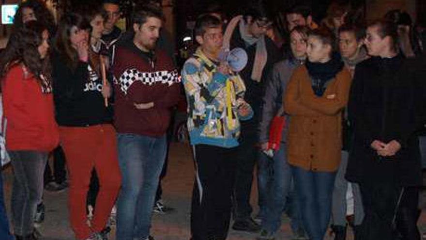 Asamblea estudiantil en la Plaza de Santiago.